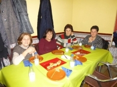 Foto 3 - Indias y vaqueras se juntan en Villoria para cenar en la víspera de Santa Águeda