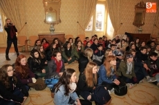 Foto 3 - Alumnos y docentes británicos y del Colegio Calasanz visitan el Ayuntamiento