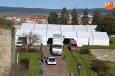 Foto 3 - Completado el ‘rectángulo mágico’ y el exterior de la gigantesca carpa