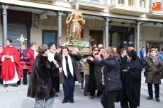 Foto 6 - Las mujeres de Alba de Tormes se suman a la celebración de Santa Águeda 
