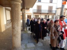 Foto 6 - Las mujeres de Ledesma capean el frío para honrar a Santa Águeda
