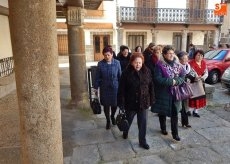 Foto 4 - Las mujeres de Ledesma capean el frío para honrar a Santa Águeda