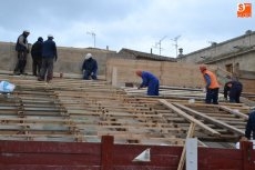 Foto 6 - La Plaza Mayor, en plena sinfonía pre-Carnaval para admiración de los visitantes