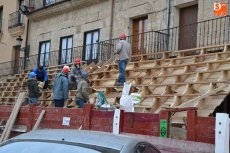 Foto 3 - La Plaza Mayor, en plena sinfonía pre-Carnaval para admiración de los visitantes