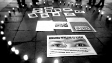 Foto 6 - El colectivo CIES recuerda a los muertos y desaparecidos en el Tarajal en la Plaza Mayor