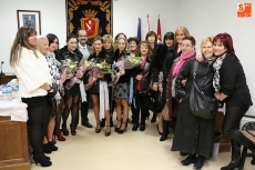 Foto 5 - Rebeca Sevillano recoge el bastón de mando como reina de las águedas en Vitigudino 