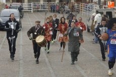 Foto 3 - El Cross del Carnaval crece en disfraces, con procesión incluida de San Sebastián
