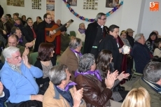 Foto 6 - Isabel Bernardo explica a través de un cuento los deseos carnavaleros del Águeda