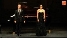 Foto 4 - La música de Raquel Camarinha y del pianista Yoan Hérau llena el Liceo