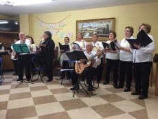 Foto 6 - La Residencia Caracillo recibe a la Rondalla del Centro de Mayores