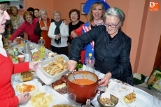 Foto 3 - Las socias de Amanecer festejan la llegada del Carnaval por todo lo alto