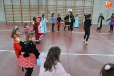 Foto 5 - El Club de Gimnasia Rítmica celebra con una fiesta la llegada del Carnaval