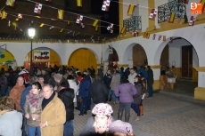 Foto 3 - El Carnaval se estrena en la calle en una noche muy agradable