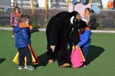 Foto 6 - Los alumnos de la Escuela Infantil corren el primer encierro