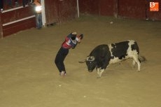 Foto 6 - La primera capea nocturna pone de manifiesto la falta que hacían las charangas