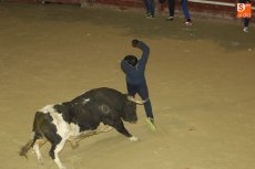 Foto 3 - La primera capea nocturna pone de manifiesto la falta que hacían las charangas