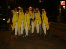 Foto 5 - La Plaza Mayor se llena de bejaranos dispuestos a disfrutar del Carnaval