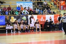 Foto 6 - Golpe encima de la mesa de Aquimisa Laboratorios, que vence al líder (77-68)