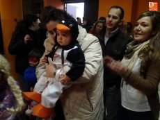 Foto 4 - Un centenar de niños participan en el Carnaval Infantil 