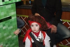 Foto 4 - Cuando las princesas, el hippie o los huevos Kinder invadieron calles y plazas