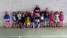 Foto 6 - El grupo P de Patinaje realiza clases para niños en diferentes centros escolares