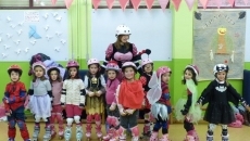Foto 5 - El grupo P de Patinaje realiza clases para niños en diferentes centros escolares