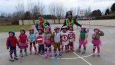 Foto 4 - El grupo P de Patinaje realiza clases para niños en diferentes centros escolares