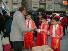 Foto 3 - Caballeros, damas, princesas y juglares animan el Pasacalles Medieval