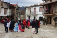 Foto 5 - Pequeños y mayores disfrutan del Carnaval en divertidos pasacalles 
