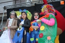 Foto 5 - Vestidos de Carnaval para disfrazar el frío 