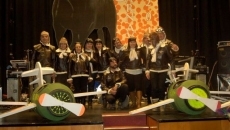 Aviadores, primer puesto en el baile de disfraces para grupos de más de 8 participantes | Foto Adrián Martín