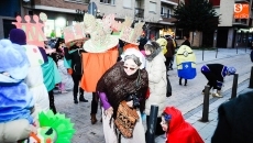 Foto 5 - El colorido carnavalesco ambienta las calles del Barrio del Oeste