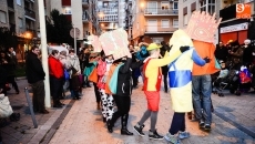 Foto 4 - El colorido carnavalesco ambienta las calles del Barrio del Oeste