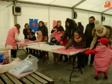 Foto 6 - Los más pequeños se convierten en caballeros y damas en los talleres medievales