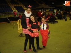 Foto 5 - Cientos de niños han disfrutado de juegos, hinchables y golosinas en la Carnavalada Infantil