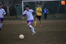 Foto 6 - Los cadetes sufren pero se llevan la victoria ante el C.D Peñaranda (2-0)