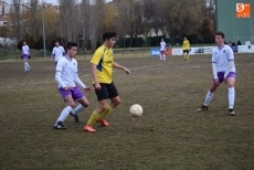 Foto 4 - Los cadetes sufren pero se llevan la victoria ante el C.D Peñaranda (2-0)