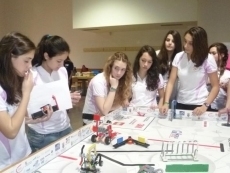 Foto 5 - El Colegio San Juan Bosco logra el primer premio al mejor diseño mecánico de un robot