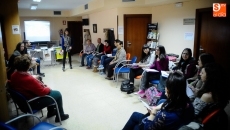 Foto 4 - Jóvenes y mayores intercambian experiencias a través de narraciones literarias