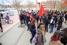 Foto 6 - Estudiantes de la USAL se manifiestan contra la reducción de los grados universitarios