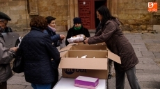 Foto 4 - Los voluntarios participan en el reparto de bocadillos en Anaya