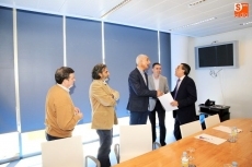 Foto 3 - Mena pide a los jefes de servicio un esfuerzo para completar los proyectos de la legislatura