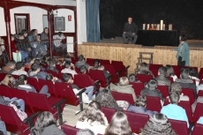 Foto 3 - Más de 150 alumnos acuden al estreno de Titiriqueros 2015