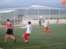 Foto 6 - Reacción con premio del Carbajosa ante el líder