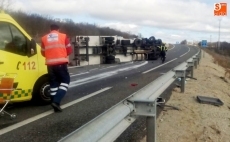 Una fuerte colisión entre dos camiones colapsa el tráfico en la A-66, en Sorihuela