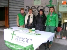 Lazos verdes para concienciar sobre el c&aacute;ncer entre los m&aacute;s j&oacute;venes