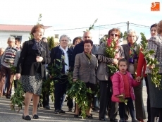 Foto 5 - 'La Borriquilla' recorre la villa escoltada por los niños tras la bendición de ramos de laurel