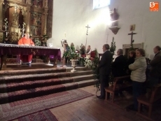 Foto 3 - Recibimiento entre laureles al párroco Juan José Regalado