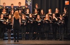 Foto 3 - Jóvenes llegados desde Barcelona encandilan al público mirobrigense con su voz