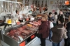 Foto 2 - Carnicería Santa Ana mantiene una década después el reparto entre sus clientes de la empanada de ...